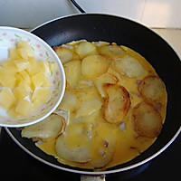 来自西班牙的小食：土豆烘蛋的做法图解3
