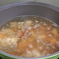 祛湿健脾: 土茯苓牛大力骨头汤的做法图解8