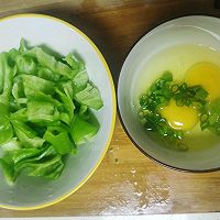 #天猫美味妙妙屋#辣椒炒鸡蛋的做法图解2