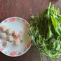 #花式炖煮不停歇#肉丸炖豌豆尖汤的做法图解1