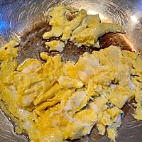 王炸！虾仁炒饭的做法图解2