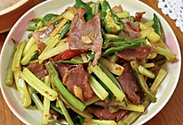 腊肉炒红菜苔的做法