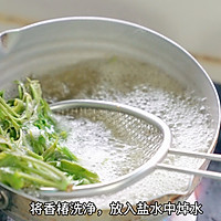 香椿虾仁煎蛋饼的做法图解2