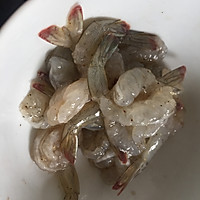 黄金蝴蝶虾（面包糠，油炸虾）的做法图解2