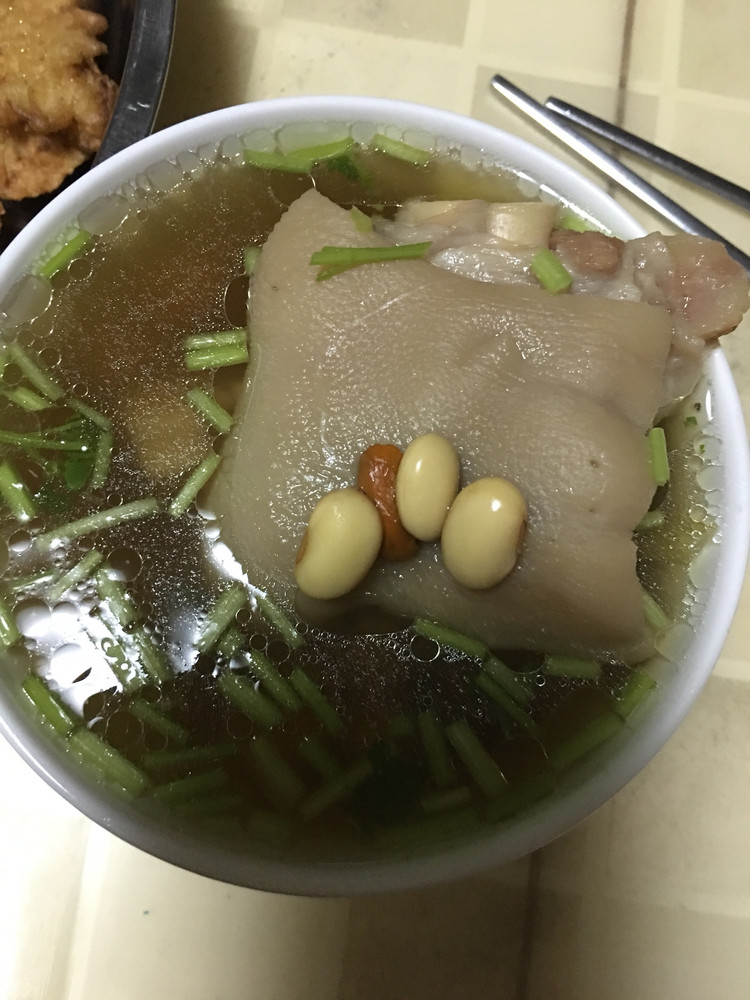 猪蹄黄豆汤的做法