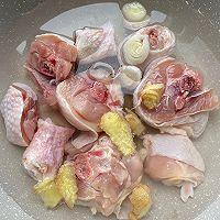 #家乡年味 鲜才够味#胡萝卜土豆炖鸡腿肉的做法图解1