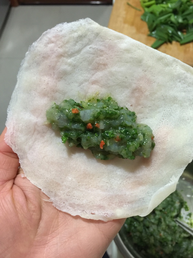 虾泥鸡肉荠菜卷的做法图解5