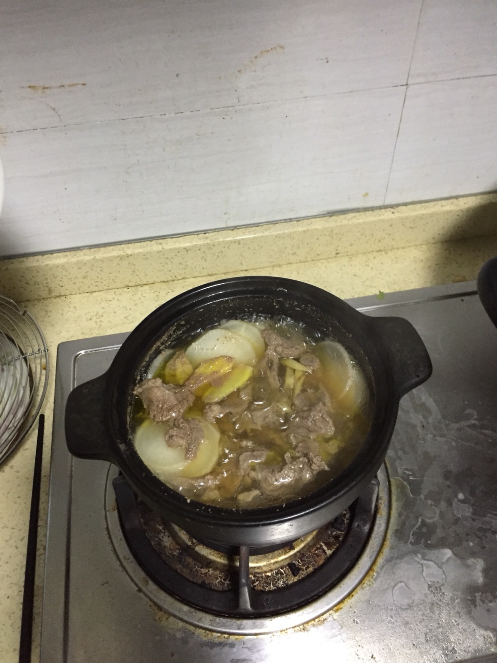 Boiled beef tendon with radish