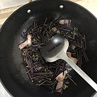 咸肉炒蕨菜的做法图解5