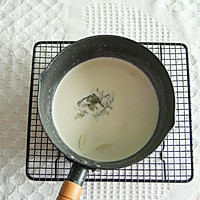 椰香斑斓奶冻卷的做法图解2