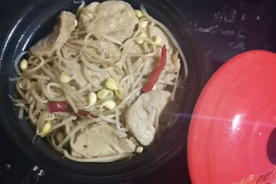 豆芽素鸡煲