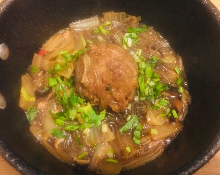 白菜粉丝炖肉圆，下雨的夜晚，也能温暖你的胃！的做法
