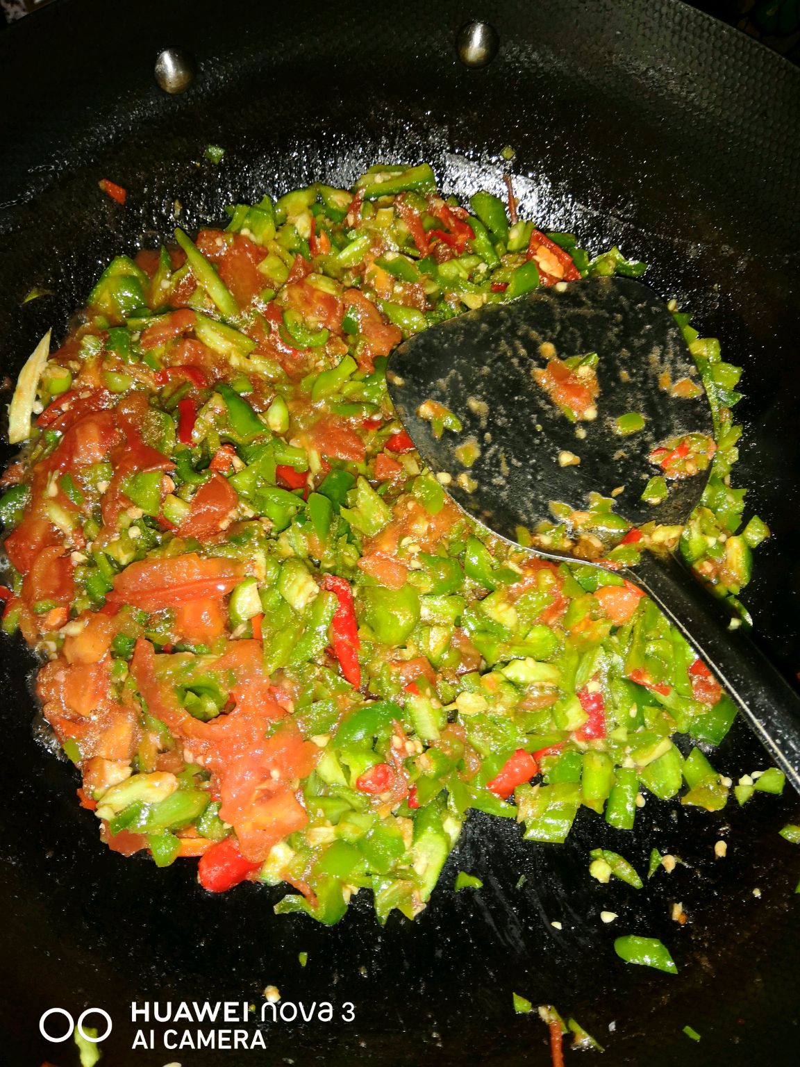 西红柿炒辣椒怎么做_西红柿炒辣椒的做法_豆果美食