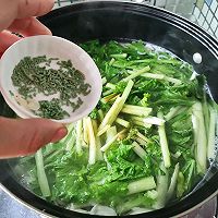 #精品菜谱挑战赛#苔菜豆腐虾皮鲜汤的做法图解8