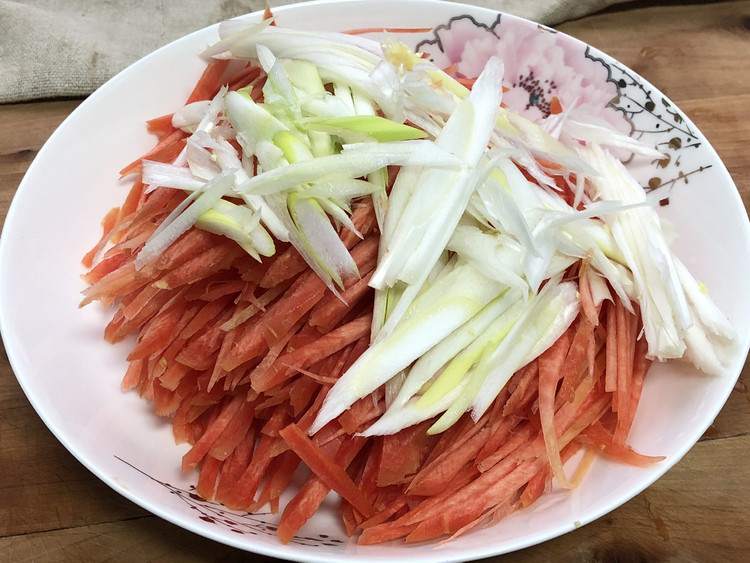 凉拌胡萝卜丝的做法