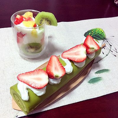 大麦清汁山药草莓蛋糕