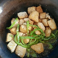青椒煎豆腐的做法图解4