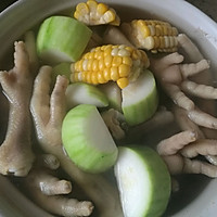 清甜眉豆玉米节瓜鸡脚汤的做法图解4