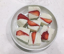草莓牛奶小方 简单哟的做法