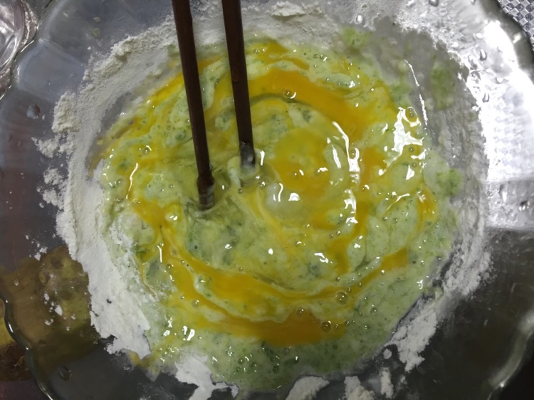 葱汁浓郁葱油饼的做法图解3