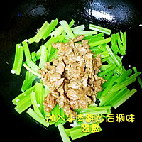 牛肉炒香芹的做法图解6