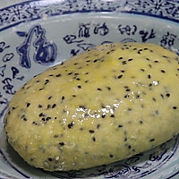 面粉里加4个鸡蛋，真是太香了，出锅全家人抢着吃！的做法图解3