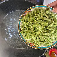 肉丝四季豆炒橄榄菜的做法图解3