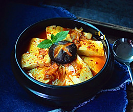 韩式泡菜豆腐锅：夏日火辣素菜的做法