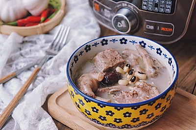 花生眉豆凤爪汤