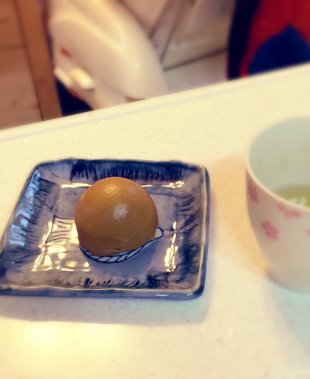 和菓子“薄皮黒糖饅頭”
