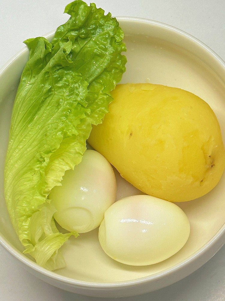 土豆鸡蛋生菜沙拉的做法