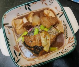 五花肉炖鲅鱼豆腐的做法