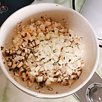 虾仁豆腐香菇汤的做法图解3