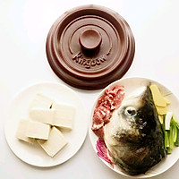 砂锅鱼头豆腐汤的做法图解1