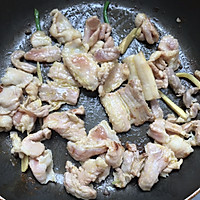 红萝卜炒五花肉的做法图解3