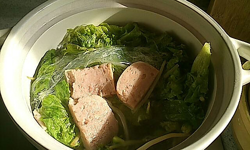 云腿午餐肉砂锅煲的做法