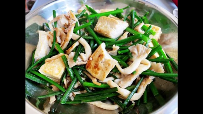 不怕长肉肉的韭苔黄蘑炒豆腐的做法