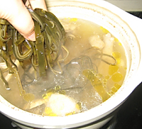 带丝枸杞老鸭汤的做法图解2