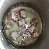排骨菇汤的做法图解3