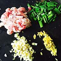 花菜炒肉的做法图解2