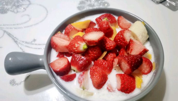 减脂晚餐:芋圆酸奶水果捞
