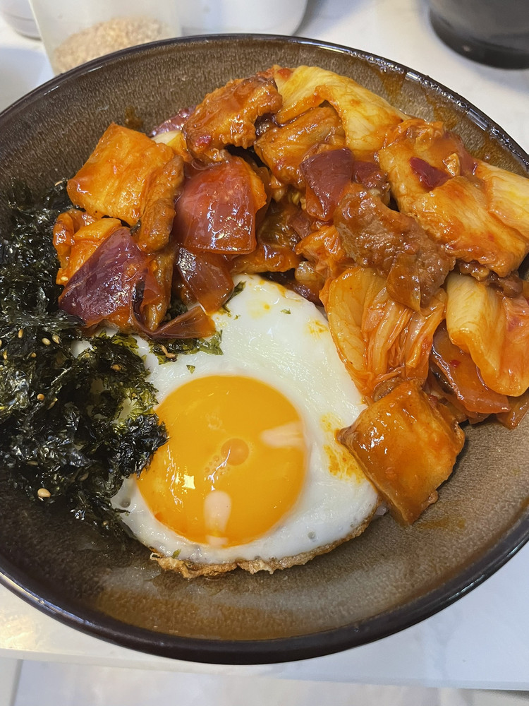 韩式辣白菜五花肉拌饭的做法