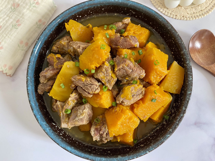 南瓜炖牛肉的做法