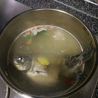 宝宝辅食鲫鱼豆腐汤的做法图解3