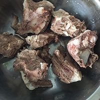 土豆炖排骨的做法图解1