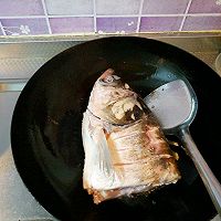 鱼头豆腐汤的做法图解2