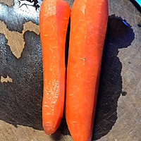 山药玉米红萝卜汤的做法图解1