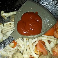蟹味菇番茄牛肉丸煲的做法图解5