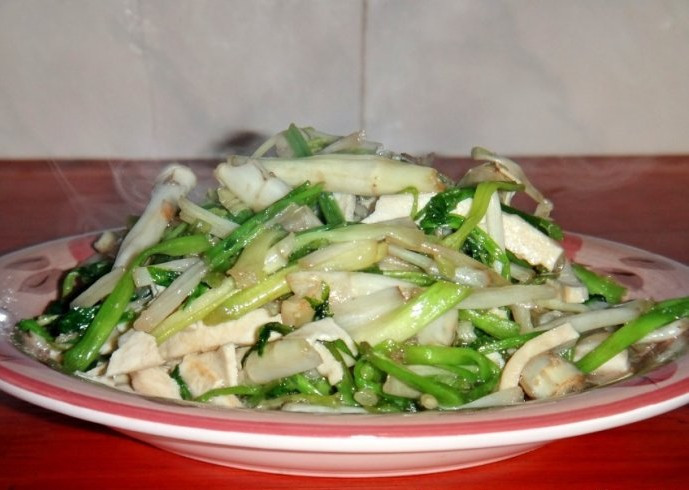 水芹菜炒豆干的做法