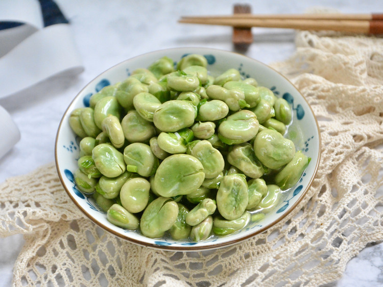 葱油蚕豆的做法